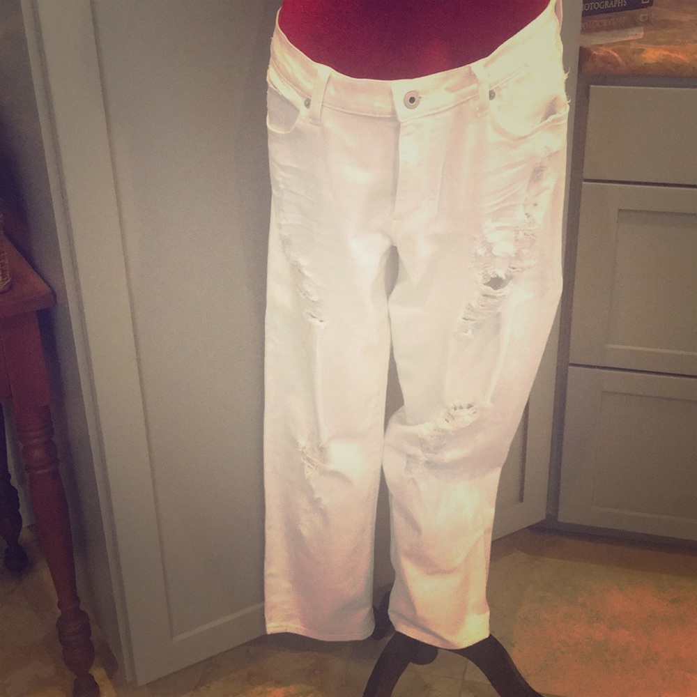 Lucky Brand 33" distressed jean